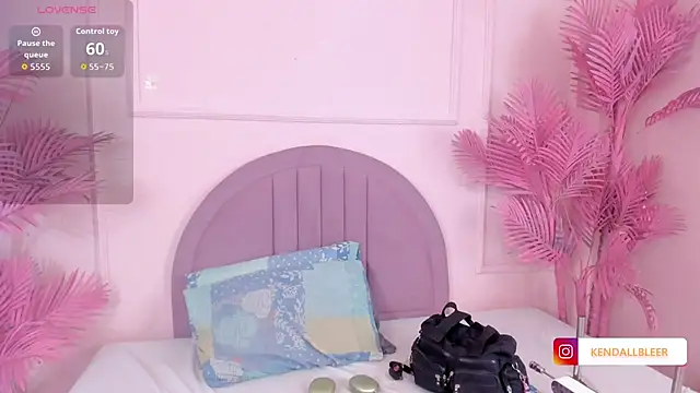 Snapshot of Kendallbleer chatting on November 6, 12:06 pm Kendallbleer online show from November 6, 12:06 pm