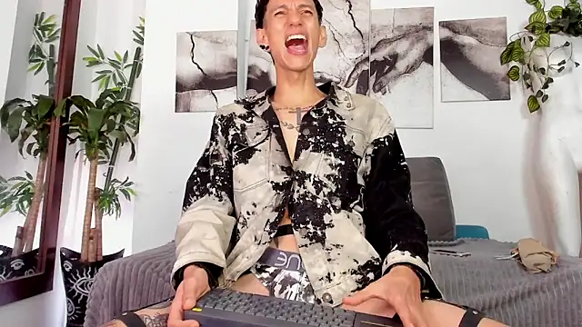 Giotrashy online show from April 16, 4:19 pm