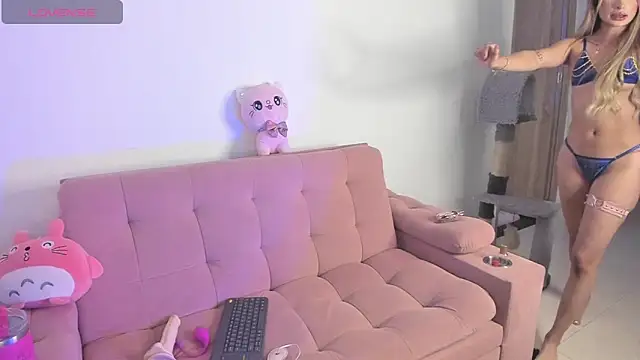 Snapshot of princesssammy2 chatting on November 28, 12:35 am princesssammy2 online show from November 28, 12:35 am