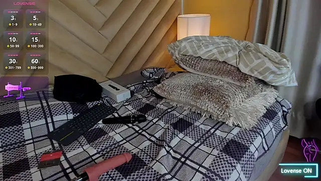 Snapshot of alice_kingsley_ chatting on November 20, 9:25 pm alice kingsley online show from November 20, 9:25 pm