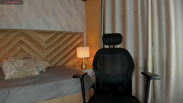 Snapshot of alice_kingsley_ chatting on November 24, 7:35 pm alice kingsley online show from November 24, 7:35 pm