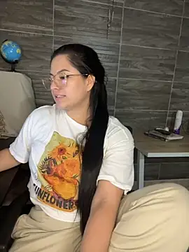 Snapshot of Saanvi21 chatting on September 30, 11:43 pm Saanvi21 online show from September 30, 11:43 pm