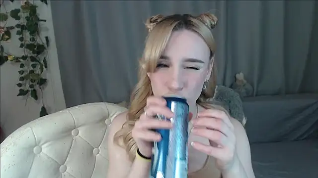 Snapshot of Mia__Kitty chatting on March 19, 3:09 am Mia Kitty online show from March 19, 3:09 am