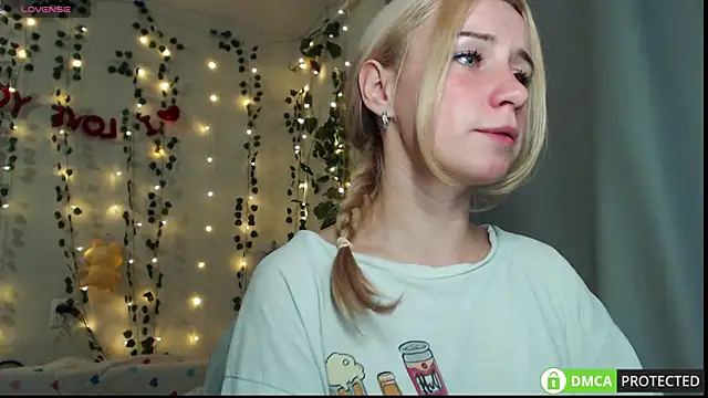 Snapshot of Mia__Kitty chatting on October 9, 6:39 pm Mia Kitty online show from October 9, 6:39 pm