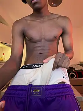 Snapshot of Renoirmonter chatting on April 29, 10:38 pm Renoirmonter online show from April 29, 10:38 pm