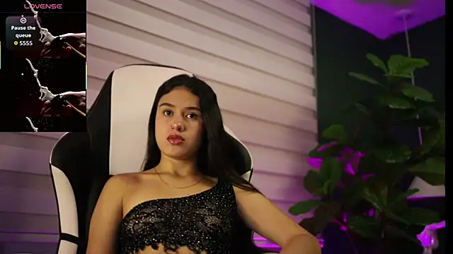 Danaa Rouse online show from November 8, 9:35 pm