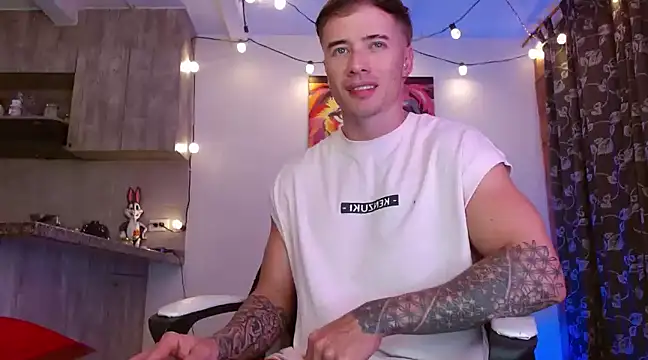 Snapshot of Ryannblue07 chatting on March 23, 1:20 am Ryannblue07 online show from March 23, 1:20 am