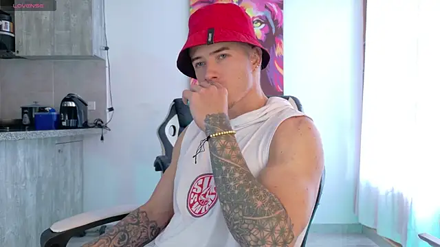 Snapshot of Ryannblue07 chatting on October 19, 5:57 pm Ryannblue07 online show from October 19, 5:57 pm