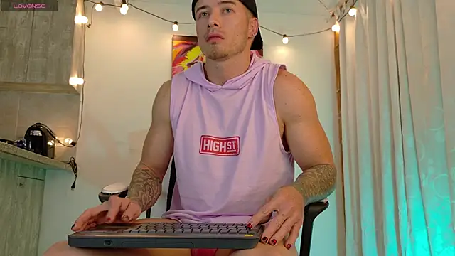 Snapshot of Ryannblue07 chatting on October 23, 11:35 pm Ryannblue07 online show from October 23, 11:35 pm