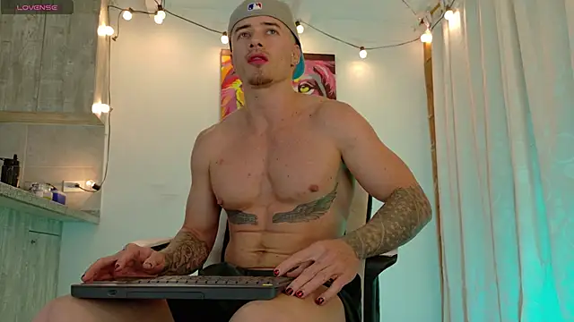 Snapshot of Ryannblue07 chatting on October 30, 12:56 am Ryannblue07 online show from October 30, 12:56 am