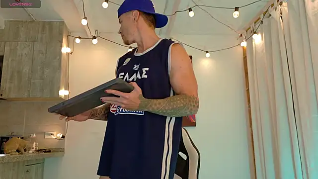 Snapshot of Ryannblue07 chatting on November 6, 1:17 am Ryannblue07 online show from November 6, 1:17 am