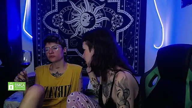 lovelockedlips online show from March 16, 6:42 am