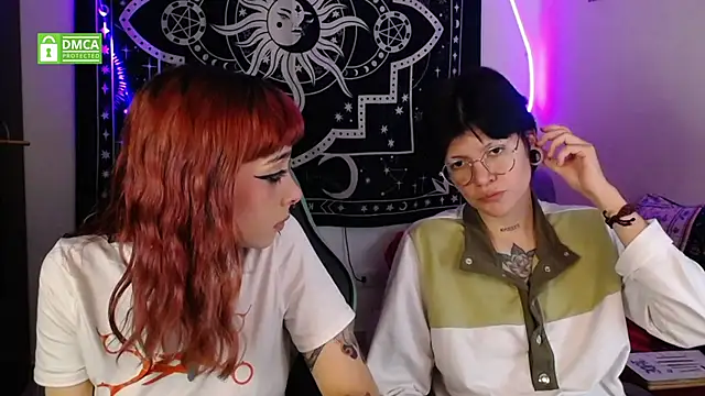 lovelockedlips online show from October 1, 1:33 am