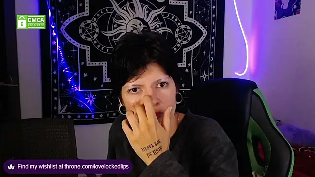lovelockedlips online show from October 5, 1:59 am