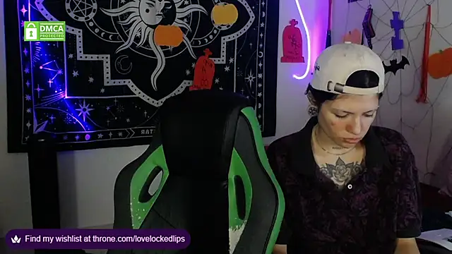 lovelockedlips online show from November 4, 1:38 am