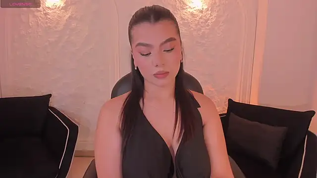 CandaseRussell online show from December 4, 8:17 pm