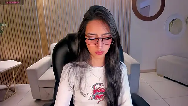 Snapshot of LarisaSmirnov chatting on October 22, 4:46 am LarisaSmirnov online show from October 22, 4:46 am