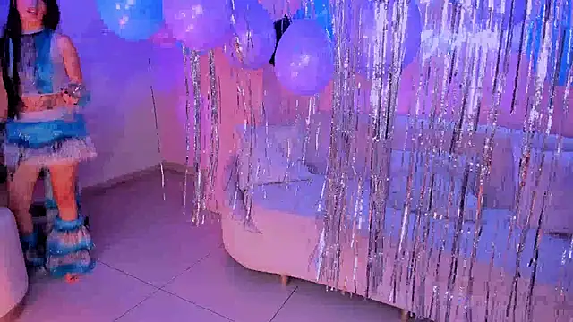 Snapshot of LarisaSmirnov chatting on October 25, 5:04 am LarisaSmirnov online show from October 25, 5:04 am