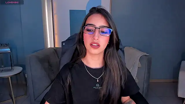 Snapshot of LarisaSmirnov chatting on October 28, 4:27 am LarisaSmirnov online show from October 28, 4:27 am