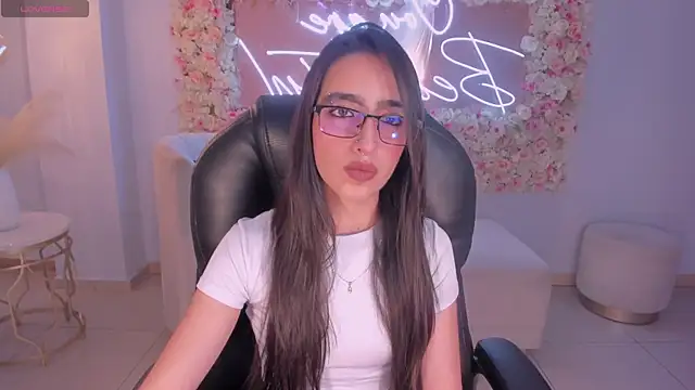 Snapshot of LarisaSmirnov chatting on November 27, 5:20 am LarisaSmirnov online show from November 27, 5:20 am