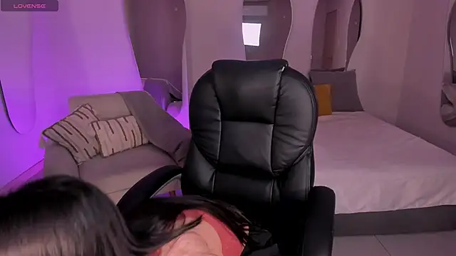 Snapshot of LarisaSmirnov chatting on December 4, 4:00 am LarisaSmirnov online show from December 4, 4:00 am