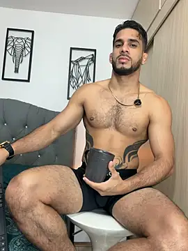 Snapshot of Maximiliano_ford chatting on May 17, 10:44 am Maximiliano ford online show from May 17, 10:44 am
