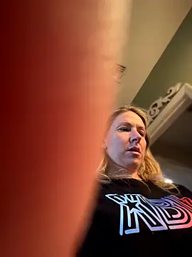 Snapshot of LittleMsMILF chatting on March 2, 10:27 pm LittleMsMILF online show from March 2, 10:27 pm