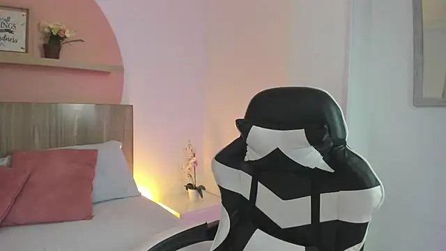 nina blake online show from October 7, 2:31 am