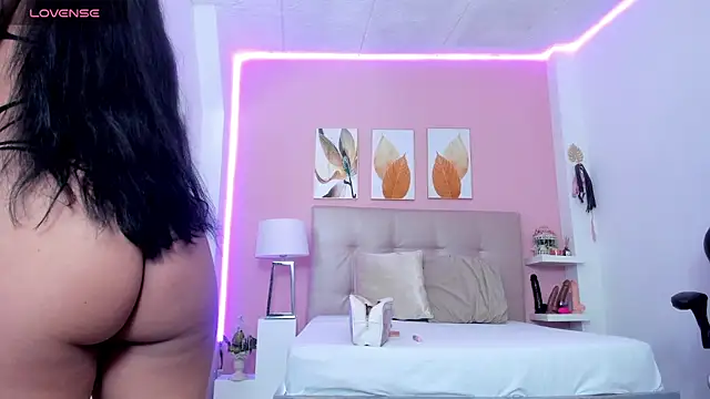 Snapshot of Molly_h0t chatting on April 21, 12:33 pm Molly h0t online show from April 21, 12:33 pm