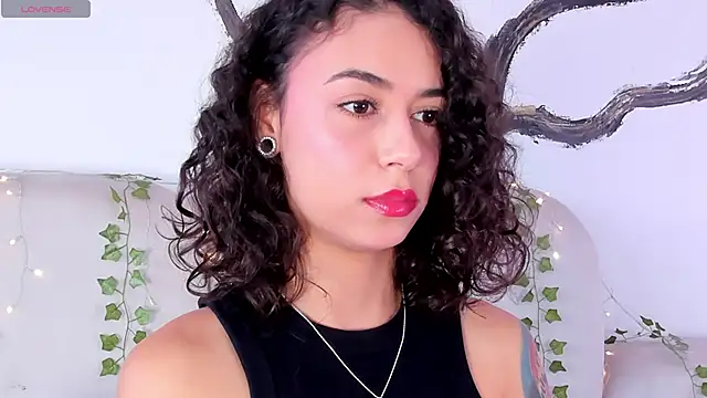 AliceStevens  online show from October 21, 1:23 pm