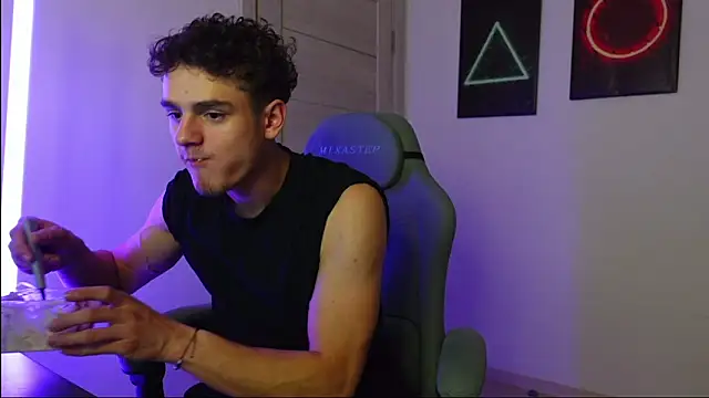 Snapshot of Brad_Holloway chatting on September 15, 1:11 pm Brad Holloway online show from September 15, 1:11 pm