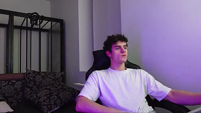 Snapshot of Brad_Holloway chatting on November 13, 5:56 pm Brad Holloway online show from November 13, 5:56 pm