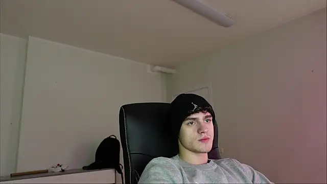 Snapshot of Brad_Holloway chatting on November 16, 8:14 pm Brad Holloway online show from November 16, 8:14 pm