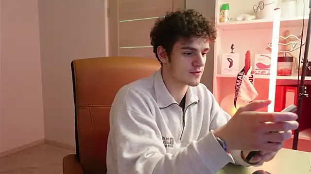 Snapshot of Brad_Holloway chatting on December 4, 3:10 pm Brad Holloway online show from December 4, 3:10 pm