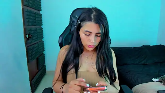 hannarusso online show from March 11, 12:05 am