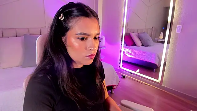 Snapshot of Eimmy_bm chatting on November 20, 7:24 pm Eimmy bm online show from November 20, 7:24 pm