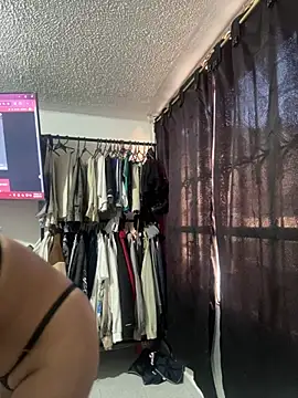 Snapshot of KatianPierce chatting on June 20, 9:39 pm KatianPierce online show from June 20, 9:39 pm