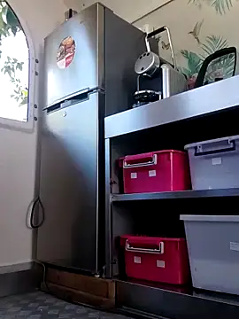 emiliemilf online show from March 11, 9:10 pm