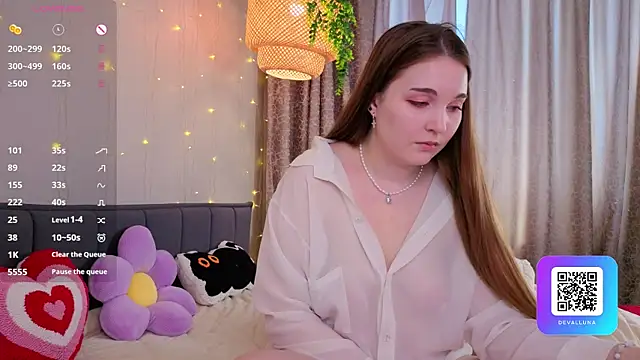 ConstanceHelms online show from April 11, 5:12 am