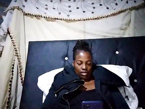 sexylira online show from April 13, 10:43 am