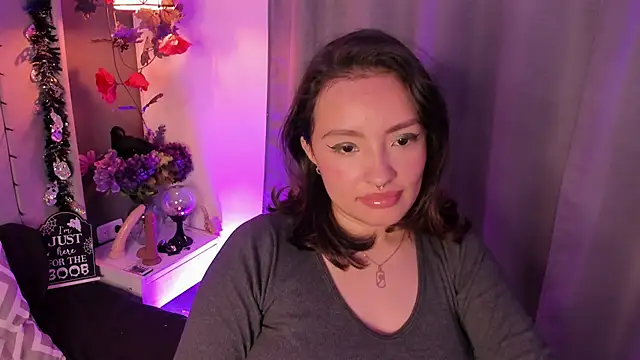 Snapshot of Angelica_Moon21 chatting on October 9, 4:10 am Angelica Moon21 online show from October 9, 4:10 am