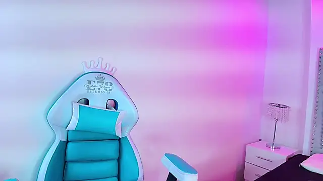 Lia adamsss online show from February 5, 3:44 am