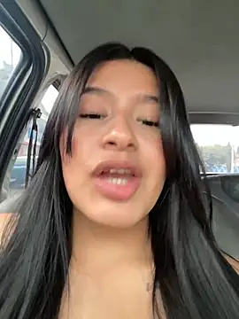 Snapshot of andrea_gomes_ chatting on December 21, 1:29 pm andrea gomes online show from December 21, 1:29 pm