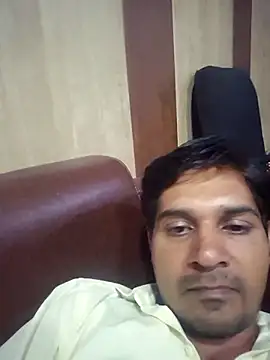 Snapshot of johnny8731 chatting on April 29, 2:43 pm johnny8731 online show from April 29, 2:43 pm