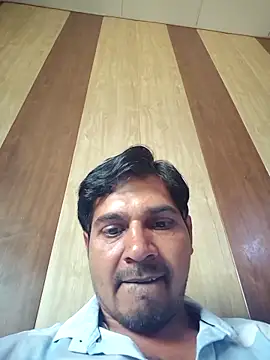Snapshot of johnny8731 chatting on May 2, 7:13 am johnny8731 online show from May 2, 7:13 am
