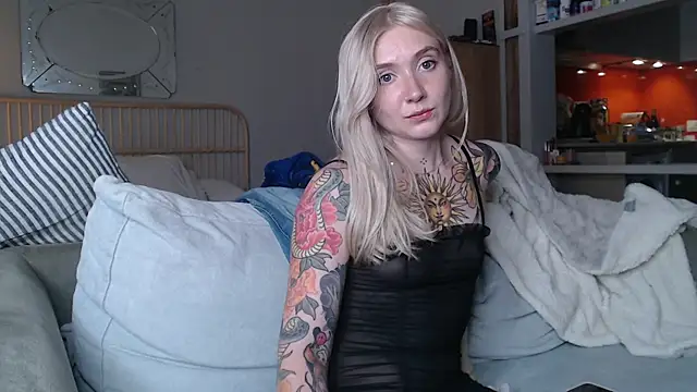tattoobbgirl online show from March 19, 5:28 pm