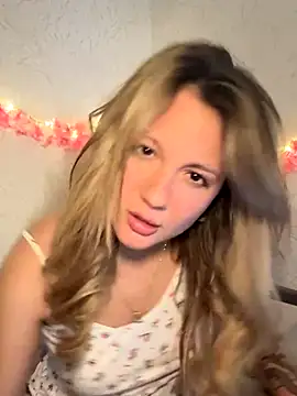 Snapshot of mollygirll chatting on October 9, 4:05 pm mollygirll online show from October 9, 4:05 pm