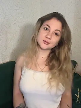 Snapshot of mollygirll chatting on November 28, 11:13 am mollygirll online show from November 28, 11:13 am