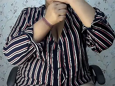 Snapshot of sonali4 chatting on September 12, 3:45 pm sonali4 online show from September 12, 3:45 pm