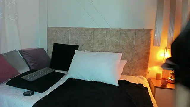 angelinarouse  online show from January 14, 1:00 am